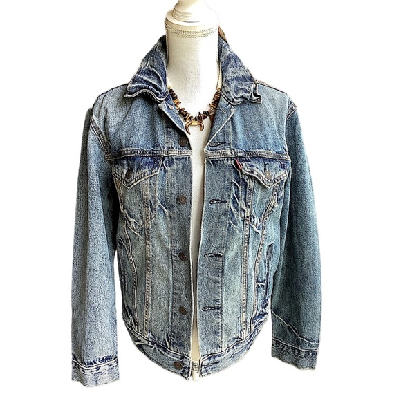 NWT Levi’s Classic Denim Jacket. B13 - Picture 12 of 12